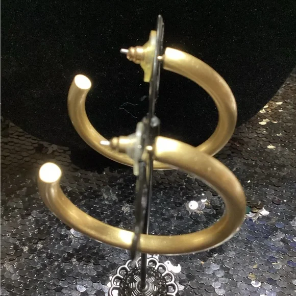 Smooth Finish Gold Hoop Earrings - Picture 5 of 6